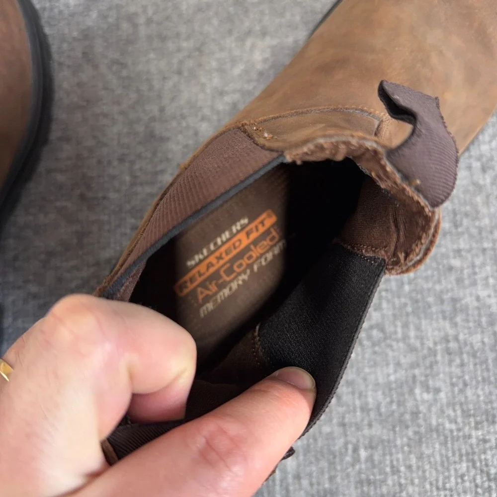 Skechers Chelsea Boot Men 9.5 Brown Leather Gaveno Relaxed Fit Memory Foam